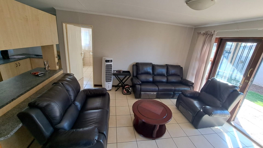 2 Bedroom Property for Sale in Langenhovenpark Free State